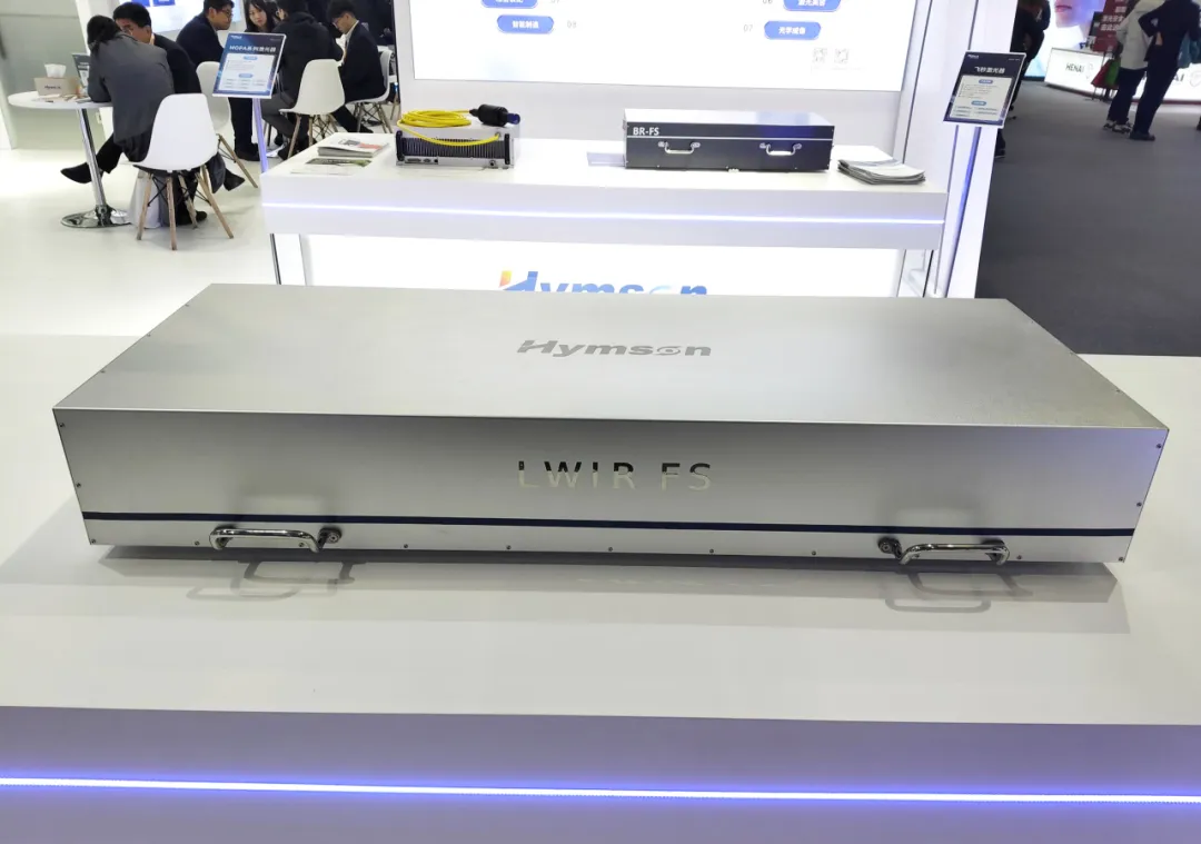 高功率中紅外飛秒激光器